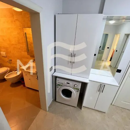 3 Bedroom Beachfront 834 Apartment