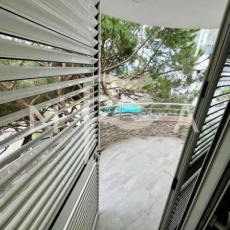 3 Bedroom Beachfront 834 Apartment