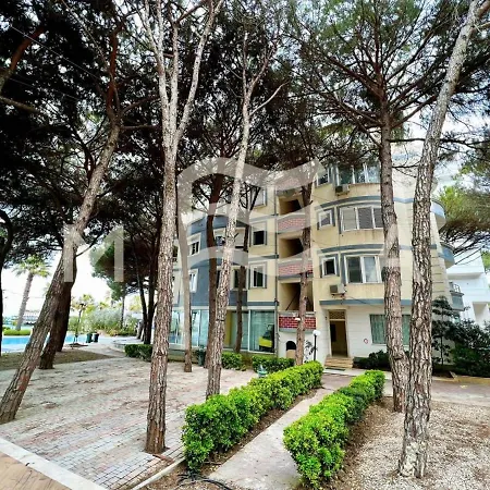 3 Bedroom Beachfront 834 Apartment *