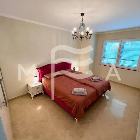 3 Bedroom Beachfront 834 Apartment Golem (Tirana)